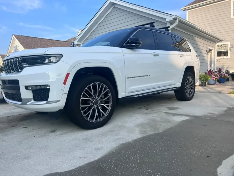 White Jeep Grand Cherokee after detailing